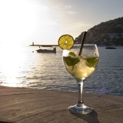 5 cocktail per un aperitivo perfetto: ricette e segreti